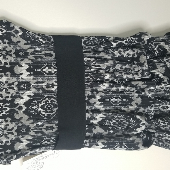 SPEACHLESS Cap sleeve Ruffled dress with patent leather wide belt NWT - Picture 6 of 8